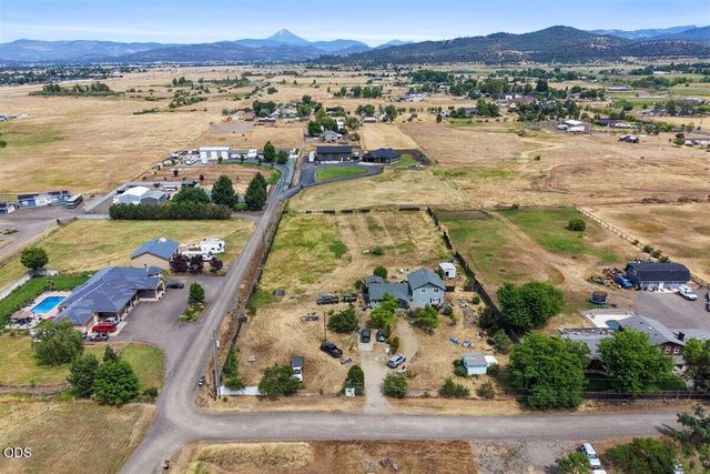 6950 Pico Drive, Medford, OR 97502