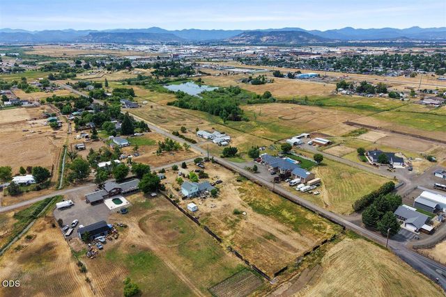 6950 Pico Drive, Medford, OR 97502