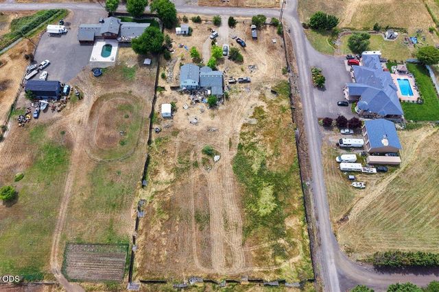 6950 Pico Drive, Medford, OR 97502