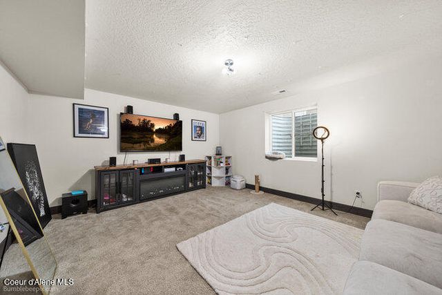 2489 N Side Saddle LN, Post Falls, ID 83854