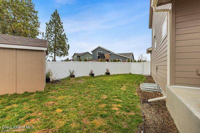 2489 N Side Saddle LN, Post Falls, ID 83854