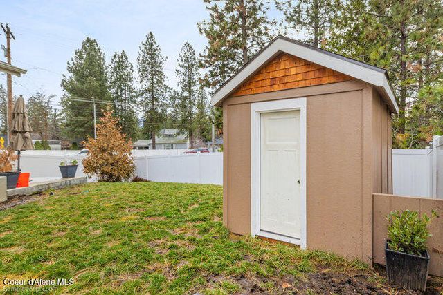 2489 N Side Saddle LN, Post Falls, ID 83854