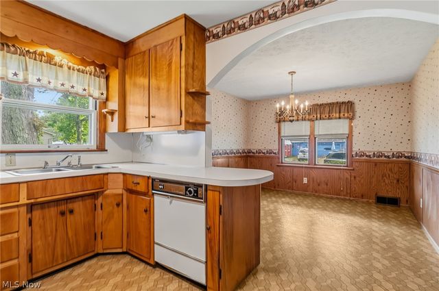 200 Gnau Avenue SW, Perry Twp, OH 44646