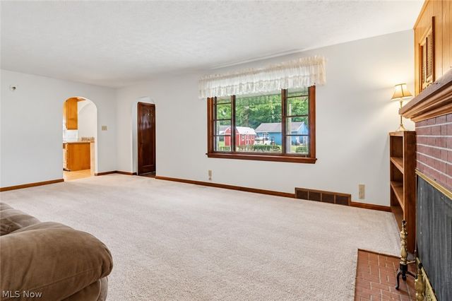 200 Gnau Avenue SW, Perry Twp, OH 44646