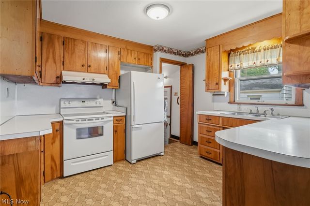 200 Gnau Avenue SW, Perry Twp, OH 44646