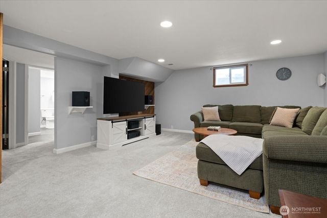 2129 42nd Avenue SW, Seattle, WA 98116