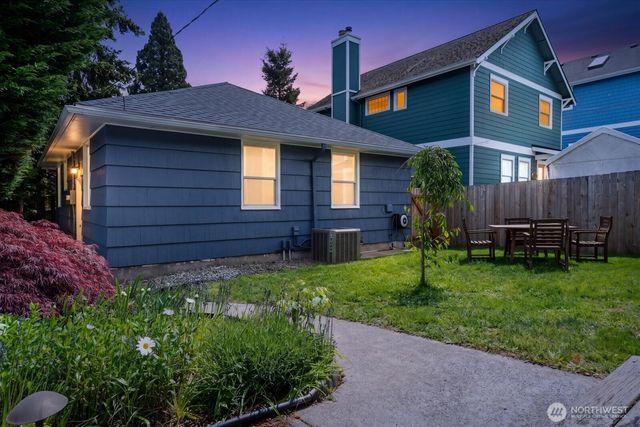 2129 42nd Avenue SW, Seattle, WA 98116