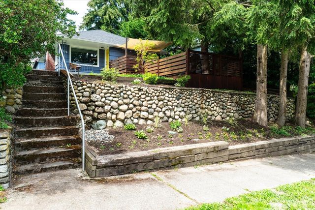 2129 42nd Avenue SW, Seattle, WA 98116