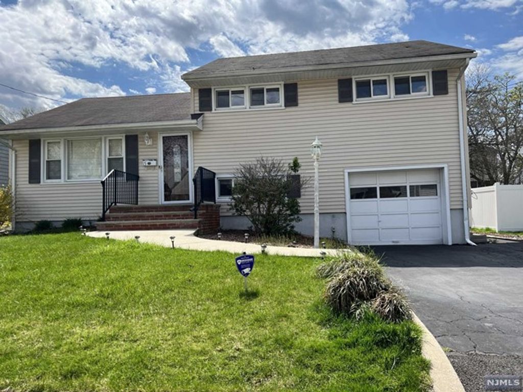 15 Eldorado Court, Rochelle Park, NJ 07662