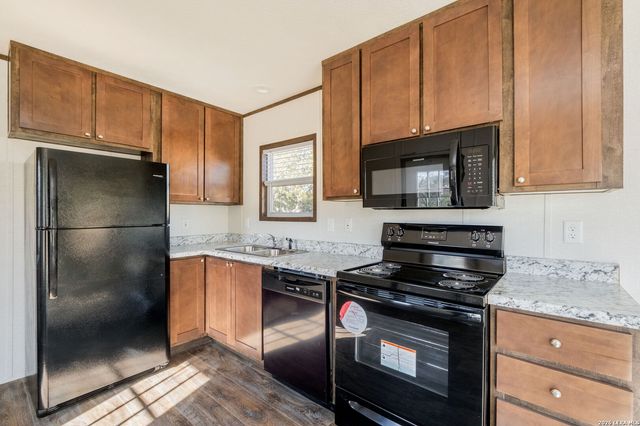 1932 Live Oak Dr, Canyon Lake, TX 78133