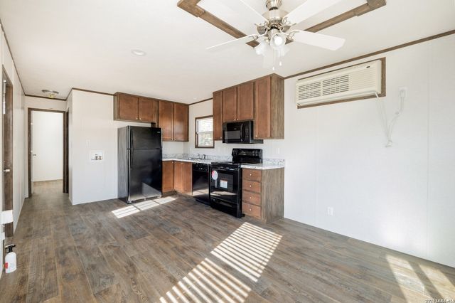 1932 Live Oak Dr, Canyon Lake, TX 78133