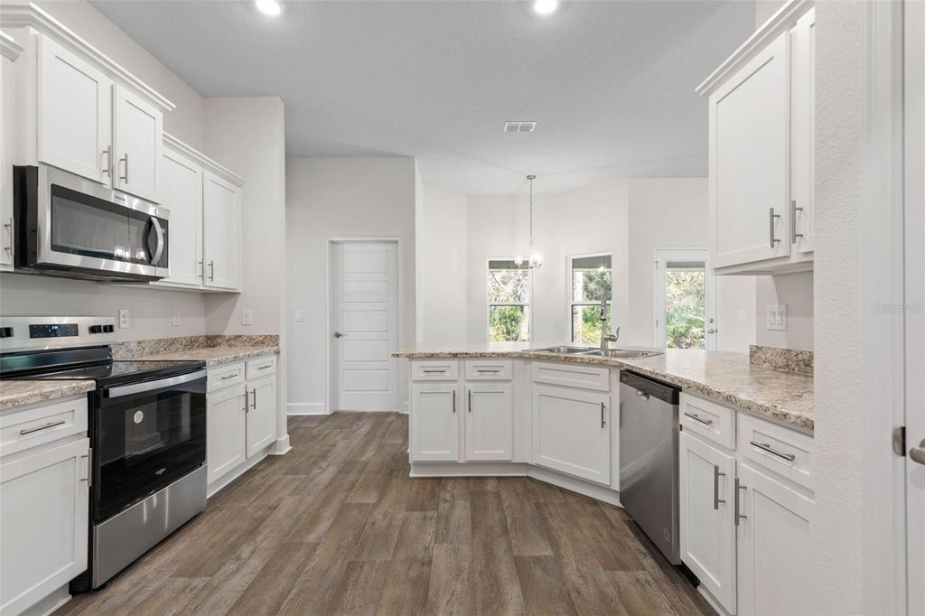 Image 8 of property listing at 18 UNION RUN COURT, Palm Coast, FL 32164