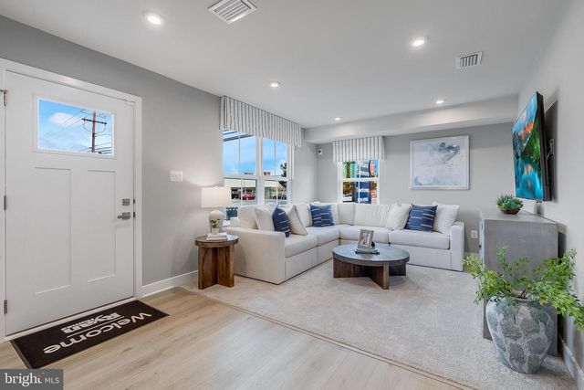 5 OASIS AVE, Ranson, WV 25438