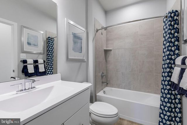 5 OASIS AVE, Ranson, WV 25438