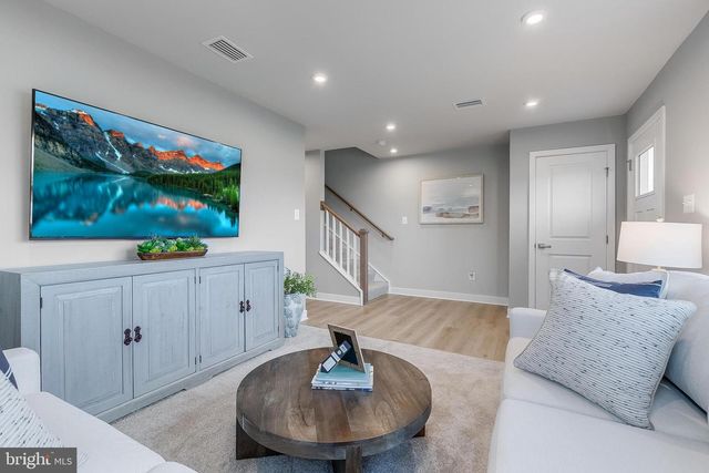 5 OASIS AVE, Ranson, WV 25438