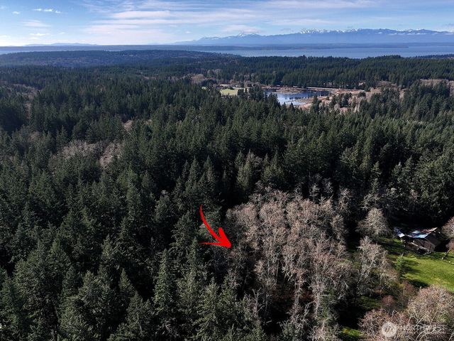 6880 Holst Road, Clinton, WA 98236
