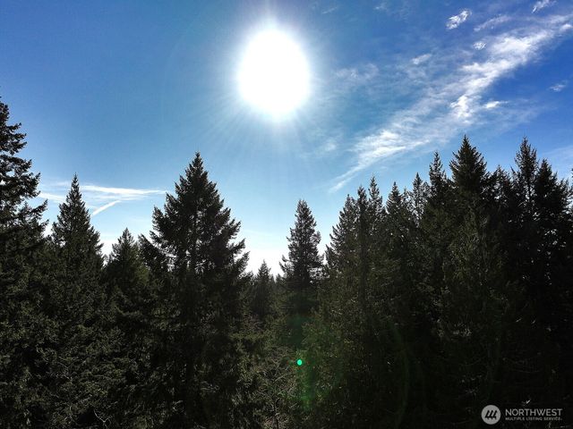 6880 Holst Road, Clinton, WA 98236
