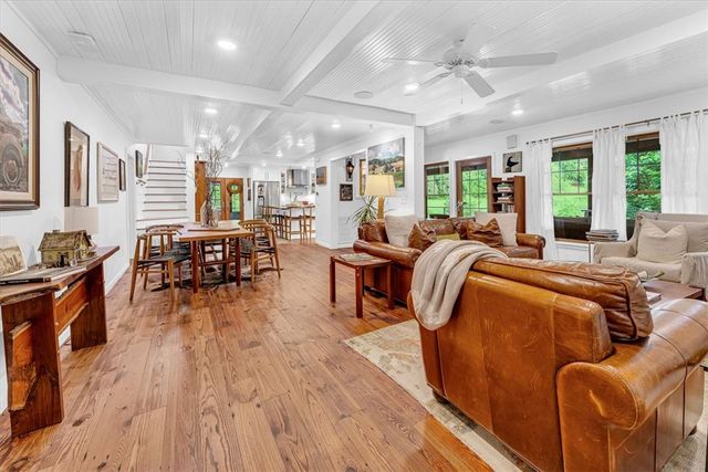 11362 S Whitehouse Road, Fayetteville, AR 72701