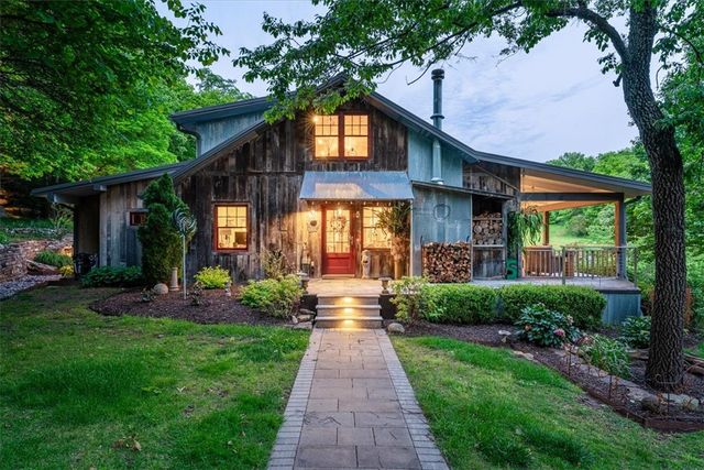 11362 S Whitehouse Road, Fayetteville, AR 72701