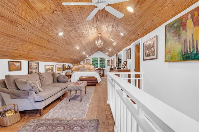 11362 S Whitehouse Road, Fayetteville, AR 72701