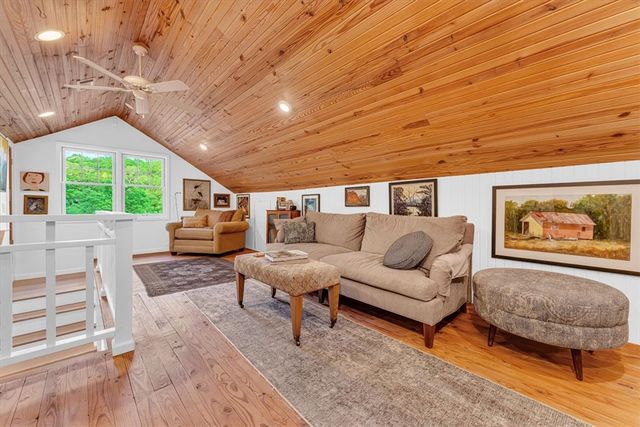 11362 S Whitehouse Road, Fayetteville, AR 72701