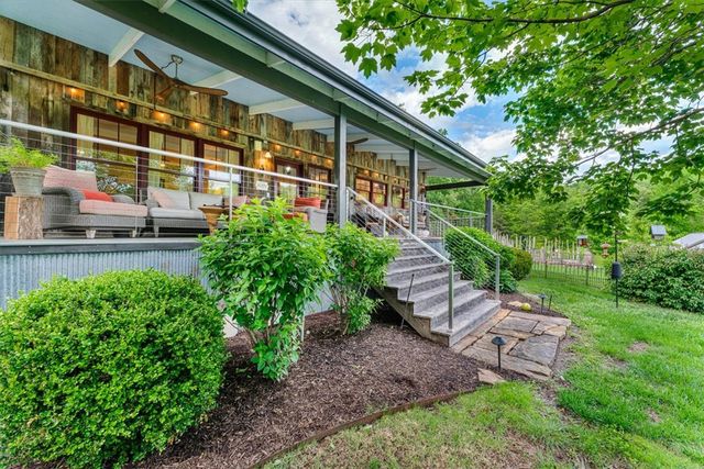11362 S Whitehouse Road, Fayetteville, AR 72701