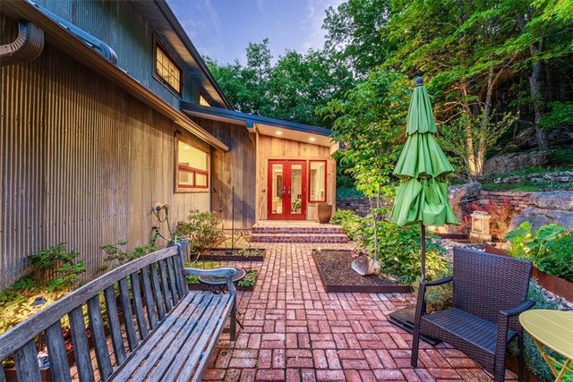 11362 S Whitehouse Road, Fayetteville, AR 72701
