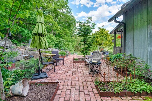 11362 S Whitehouse Road, Fayetteville, AR 72701