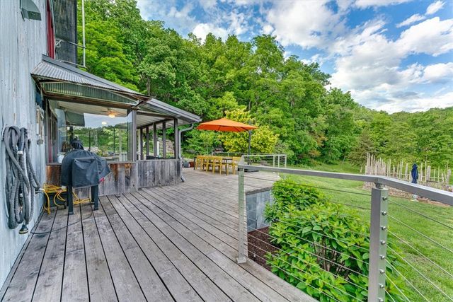 11362 S Whitehouse Road, Fayetteville, AR 72701