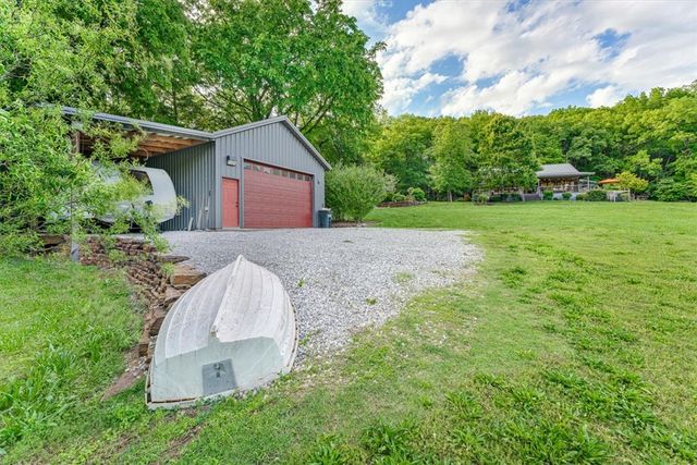 11362 S Whitehouse Road, Fayetteville, AR 72701
