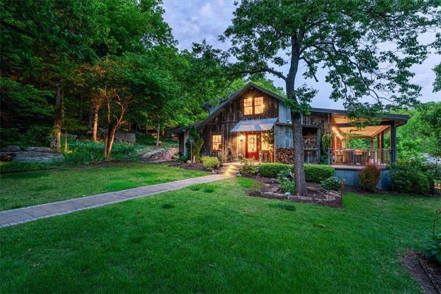 11362 S Whitehouse Road, Fayetteville, AR 72701