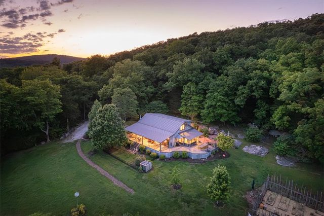 11362 S Whitehouse Road, Fayetteville, AR 72701