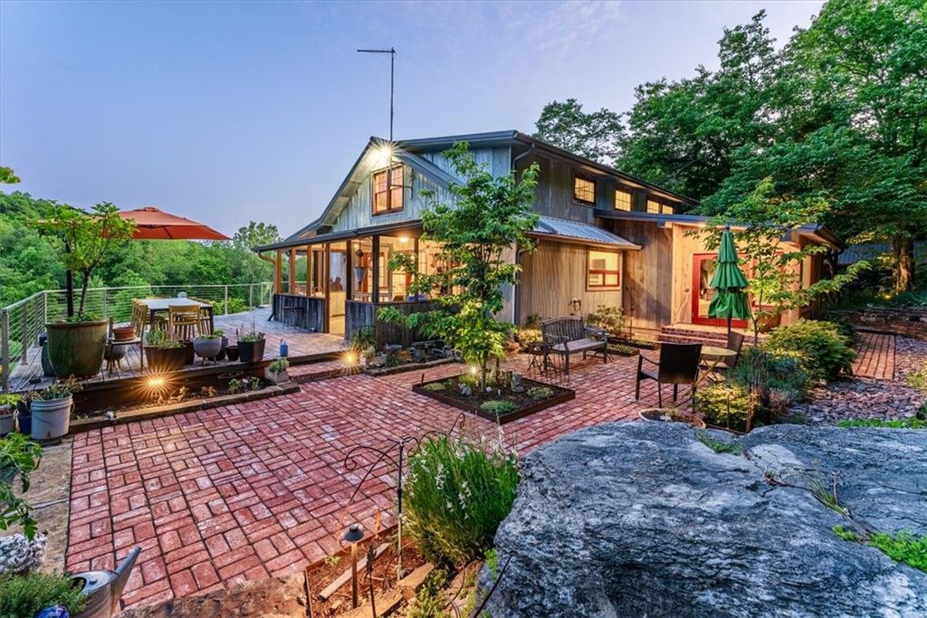 11362 S Whitehouse Road, Fayetteville, AR 72701