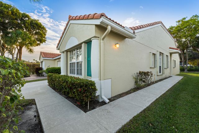 15305 Ixora Road, Delray Beach, FL 33484