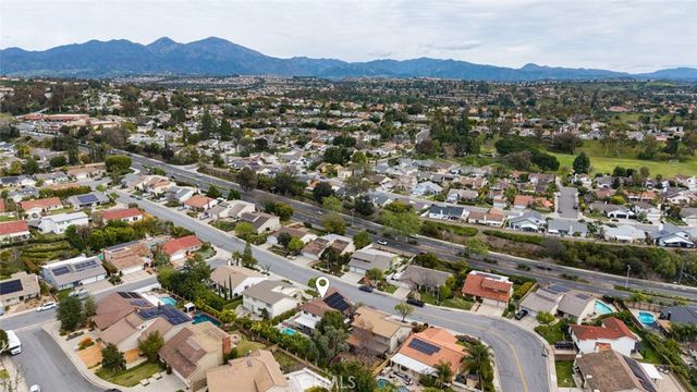 23821 Avenida Columbia, Mission Viejo, CA 92691