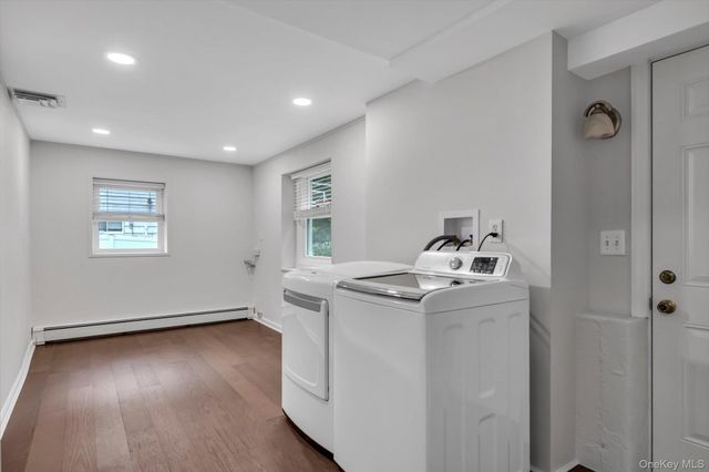 18 Pine Drive N, Roslyn, NY 11576