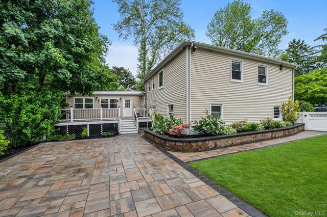 18 Pine Drive N, Roslyn, NY 11576