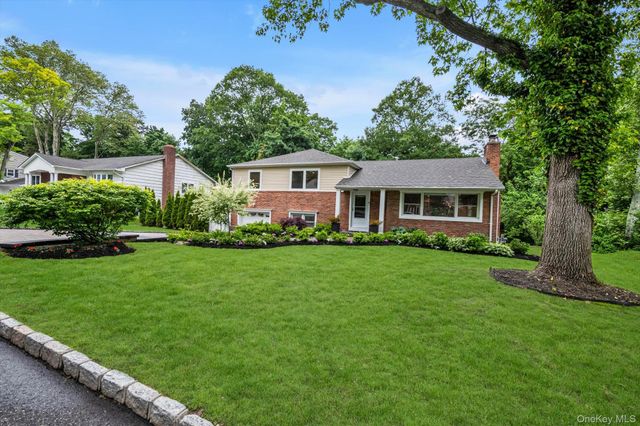 18 Pine Drive N, Roslyn, NY 11576