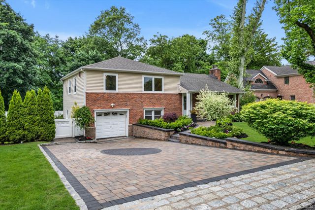 18 Pine Drive N, Roslyn, NY 11576