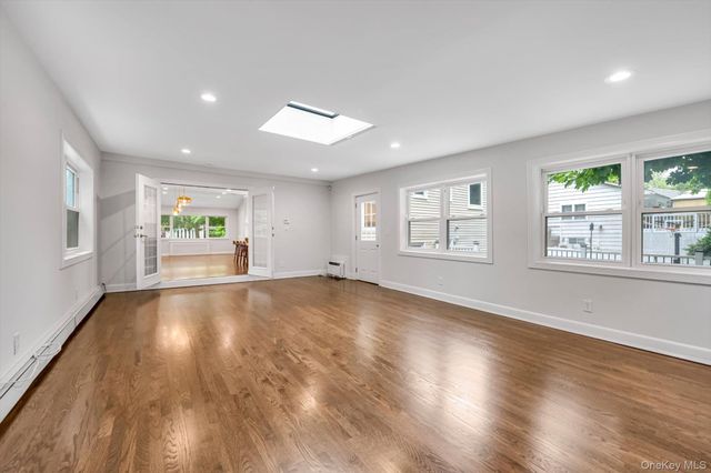 18 Pine Drive N, Roslyn, NY 11576