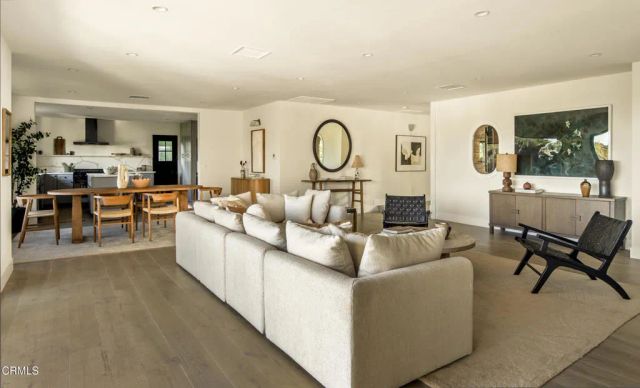 2994 Durand Drive, Los Angeles, CA 90068