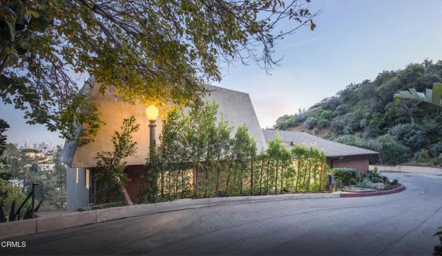2994 Durand Drive, Los Angeles, CA 90068