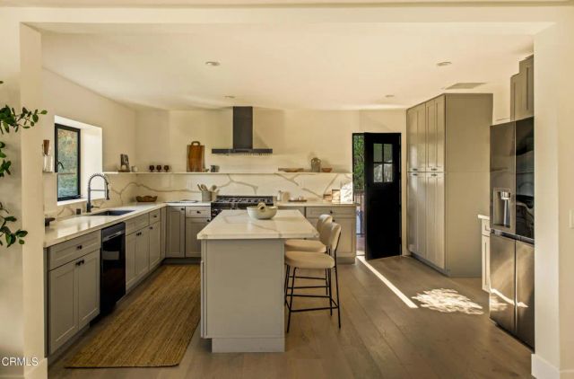 2994 Durand Drive, Los Angeles, CA 90068