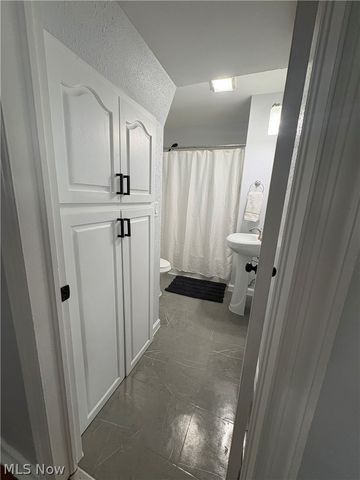 246 Hilliard Road, Elyria, OH 44035