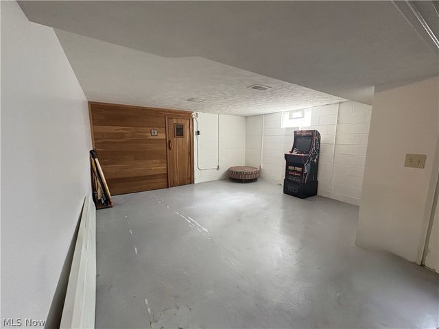 246 Hilliard Road, Elyria, OH 44035
