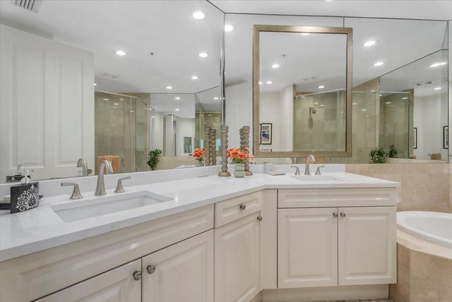 1300 BENJAMIN FRANKLIN DRIVE 501, Sarasota, FL 34236