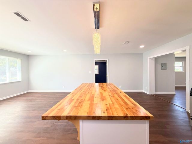 3706 S Westdale Court SW, Huntsville, AL 35805