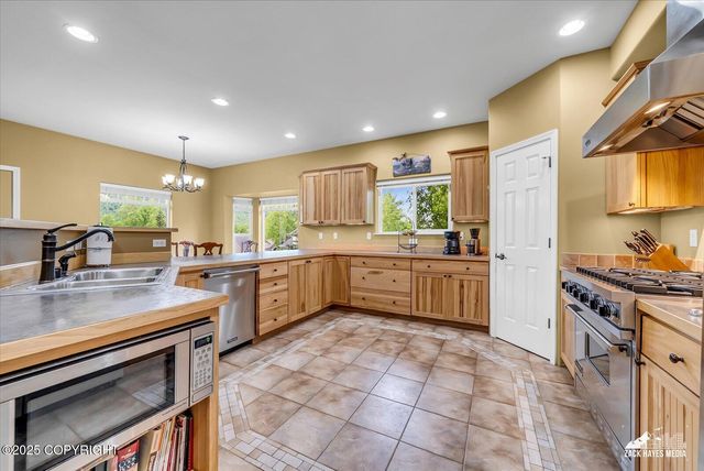 19823 N Mitkof Loop, Eagle River, AK 99577