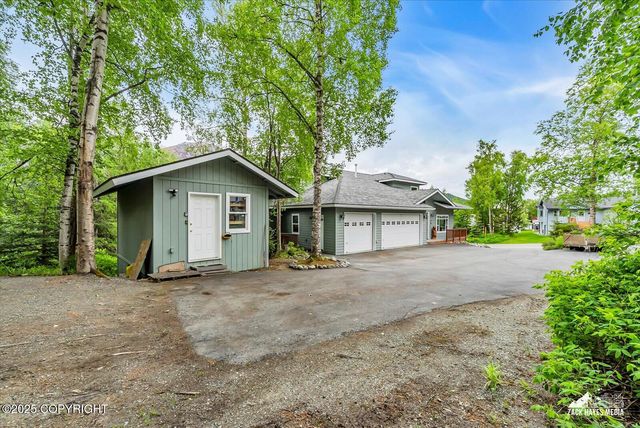 19823 N Mitkof Loop, Eagle River, AK 99577