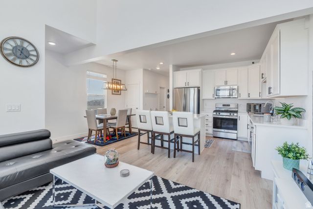 11607 S DORIAN DR, South Jordan, UT 84009